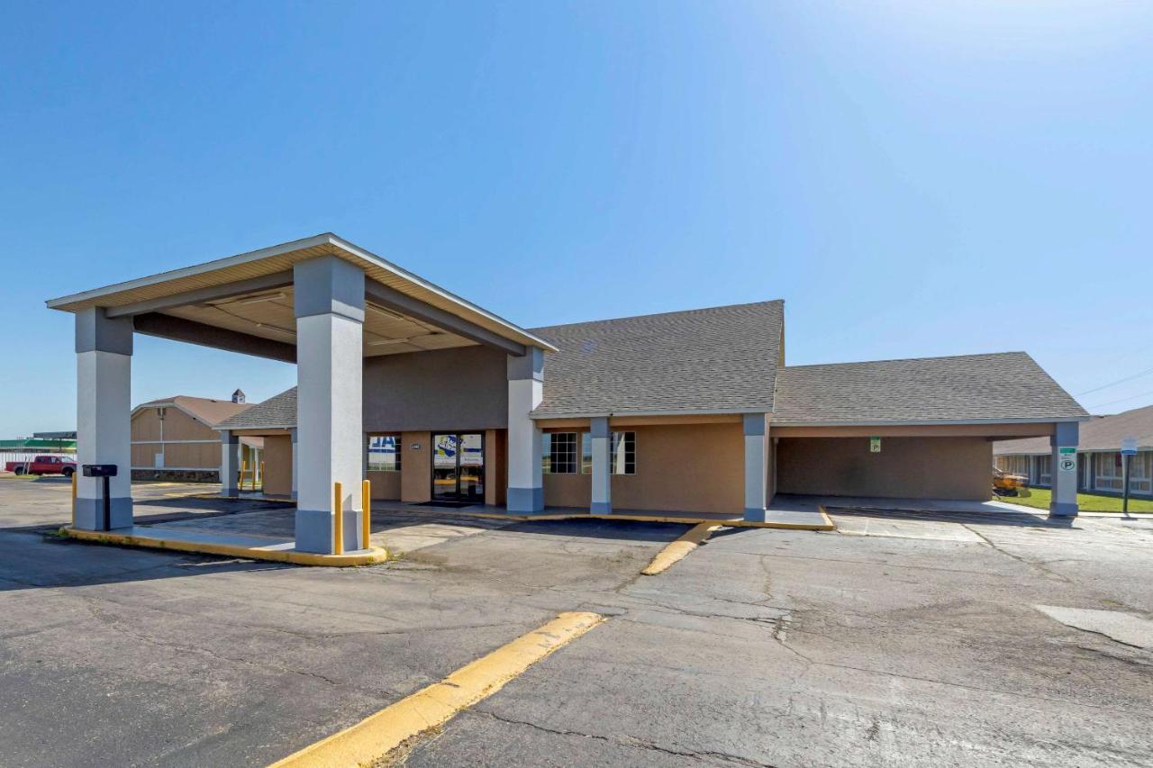 Econo Lodge Pryor Creek Exterior photo