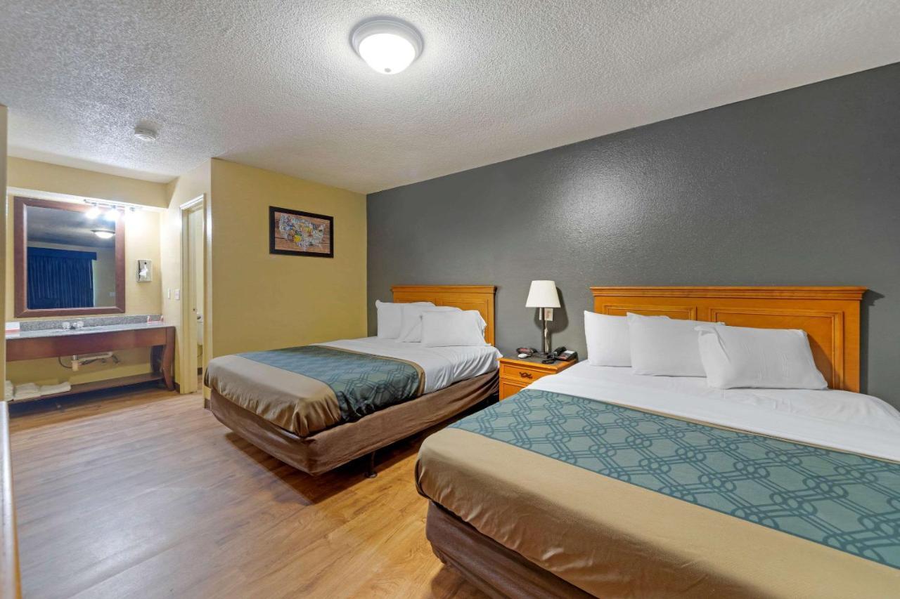 Econo Lodge Pryor Creek Exterior photo