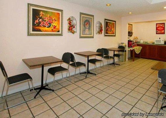 Econo Lodge Pryor Creek Restaurant photo