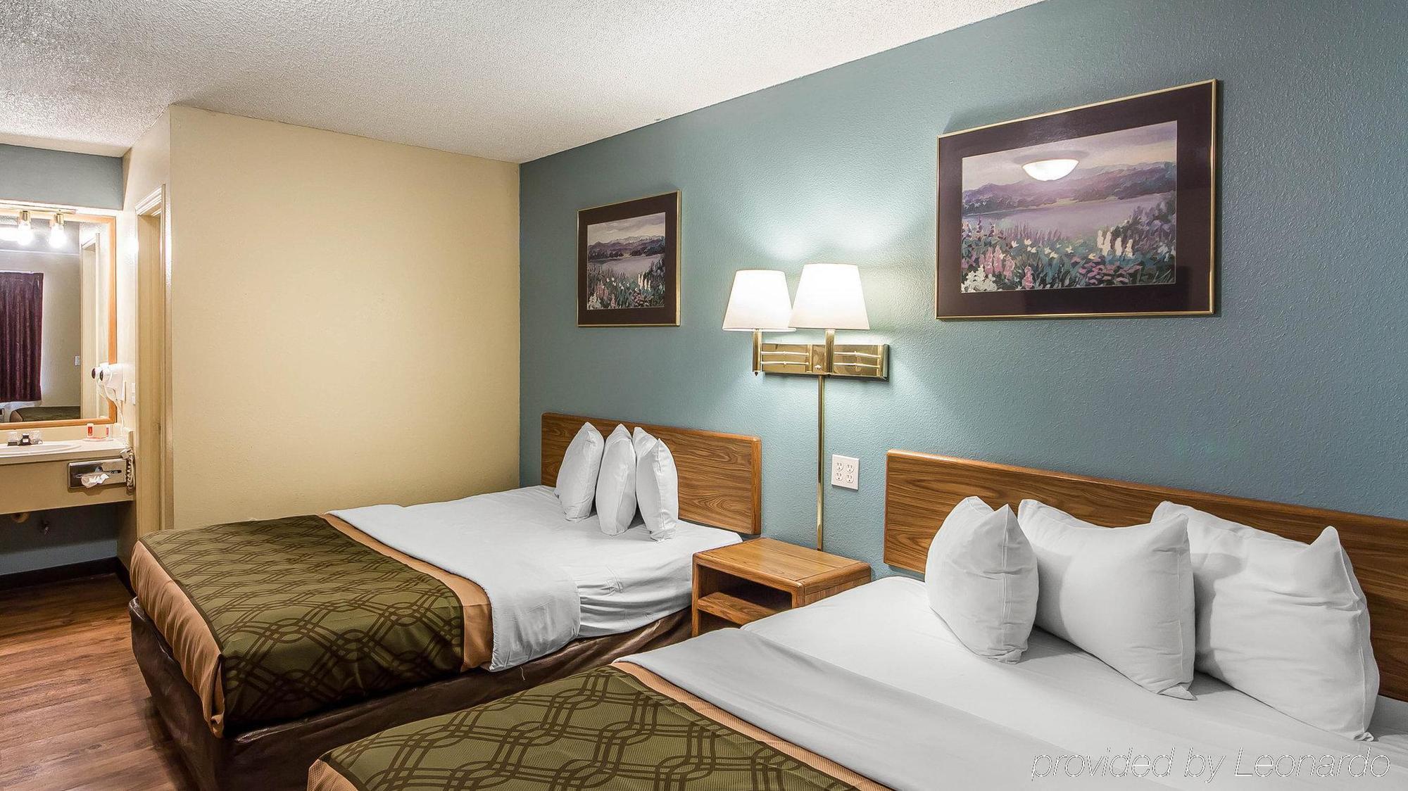 Econo Lodge Pryor Creek Exterior photo