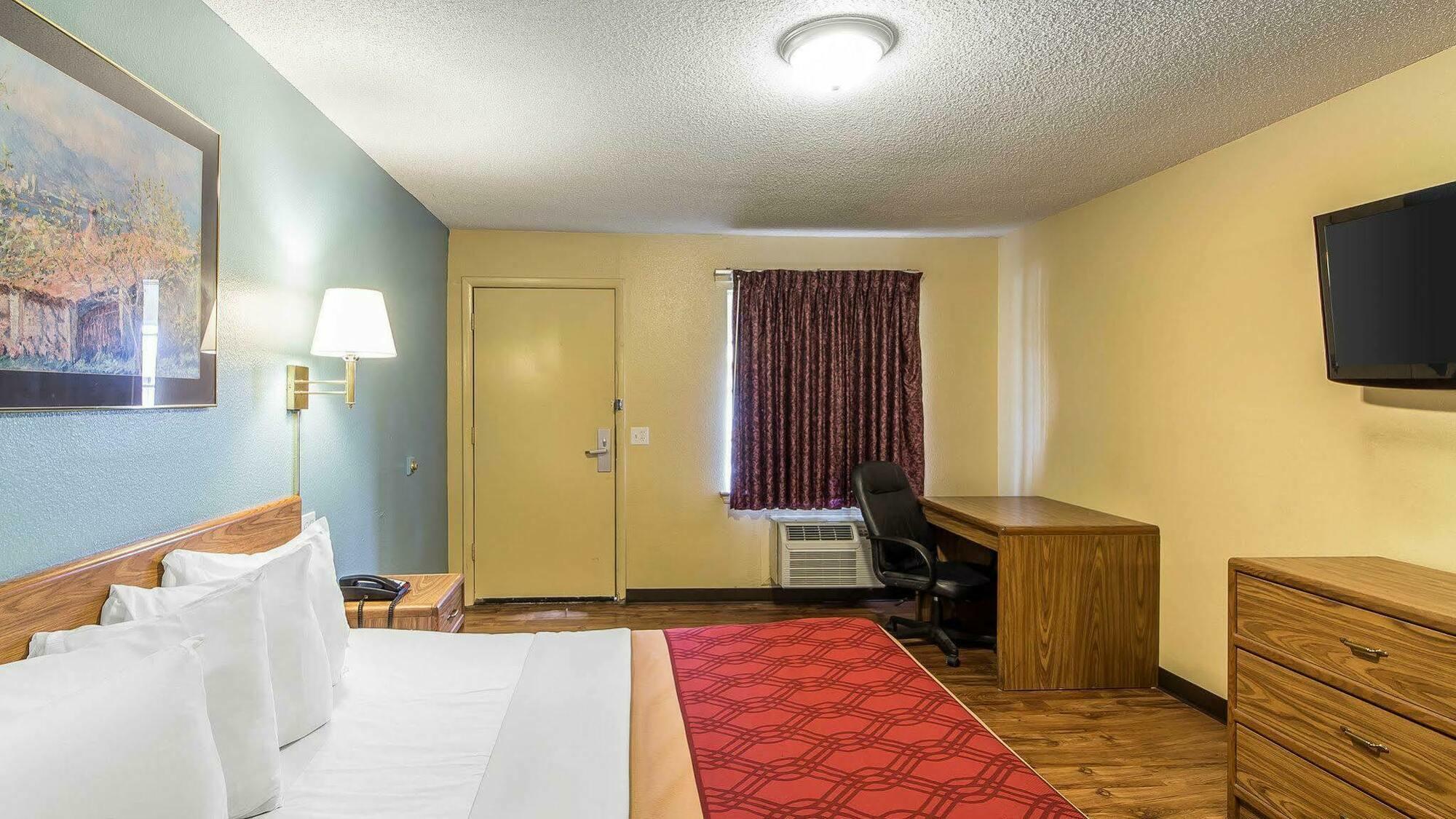 Econo Lodge Pryor Creek Exterior photo